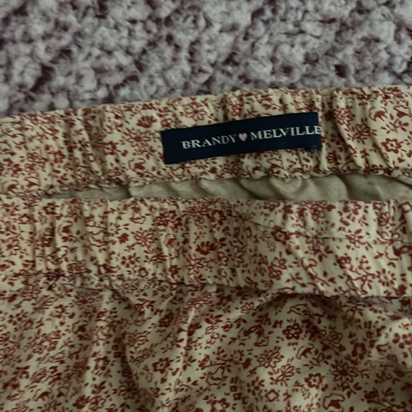 Brandy Melville skirt sooo cute for summer super pretty and airy - Picture 2 of 2